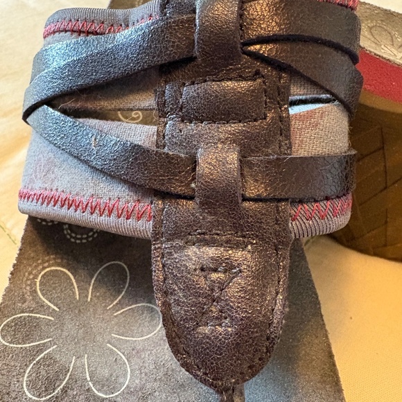 Cushe Entwine Wedge Flip Flop Sandals Black and Gray Size 9 - Picture 5 of 7